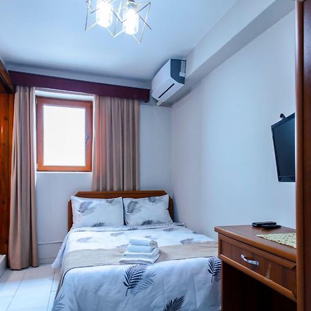 Homelike Guest House Кирения Екстериор снимка